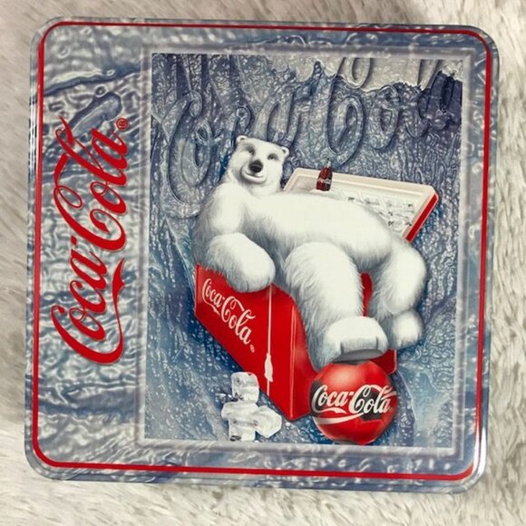 NWOT Coca-Cola 'Chillin' Polar Bear' 1000pc Puzzle in Collectible Tin - Picture 3 of 9